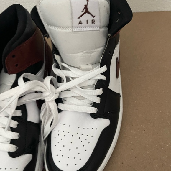 Nike Men's Jordan 1 Mid SE White/Dark Pony-Black (HF3216 102) Sneakers Sz 9 - Picture 8 of 9